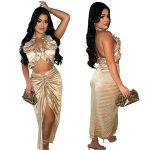 Dettagli del completo plissé champagne due pezzi con top a balze e gonna lunga con spacco