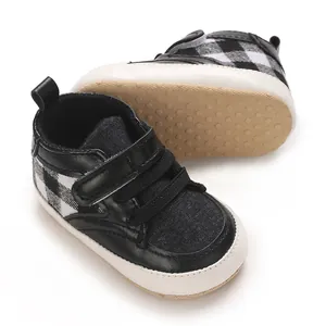 Chaussures de marche bébé à carreaux noir et blanc avec semelles souples antidérapantes