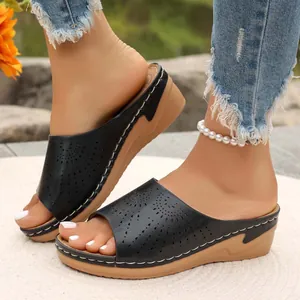 Sandali con Zeppa Retrò da Donna Slides con Plateau Traforate Grandi Dimensioni Ciabatte Casual Estive Cuciture a Contrasto Pelle PU