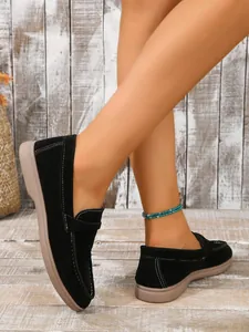 Schwarze Wildleder-Loafer für Damen mit bequemer weicher Sohle und weißen Kontrastnähten