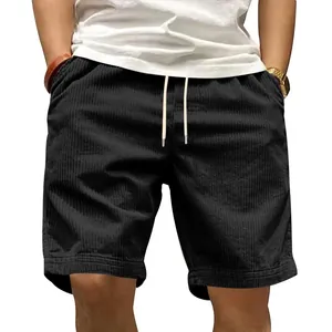 Gedetailleerd overzicht van zwarte corduroy herenshorts met verstelbare trekkoord in de taille