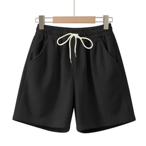 Klassieke zwarte corduroy short met elastische taille, trekkoord en zakken voor heren.