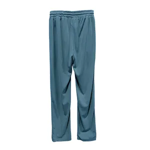 Vue arrière détaillée du pantalon décontracté en velours côtelé pour hommes bleu-gris