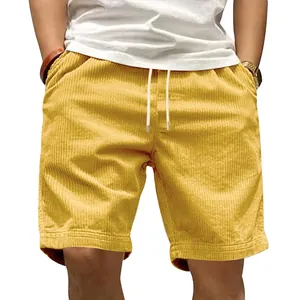 Gele corduroy strandshort voor heren met trekkoord in de taille en losse rechte pasvorm