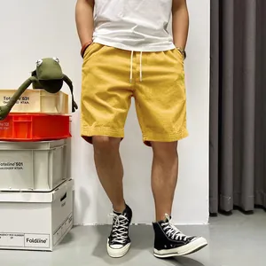 Gele corduroy strandshort voor heren met trekkoord en elastische tailleband zomer
