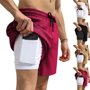 Detail van de binnenste telefoonzak op 2-in-1 atletische sportshorts voor heren