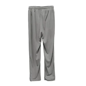 Détail du dos du pantalon décontracté en velours côtelé gris pour hommes avec taille élastique