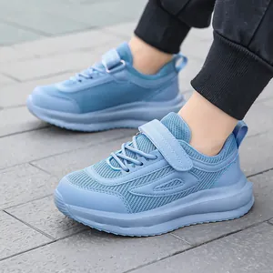 Scarpe sportive per bambini in mesh traspirante azzurro con velcro e suola antiscivolo
