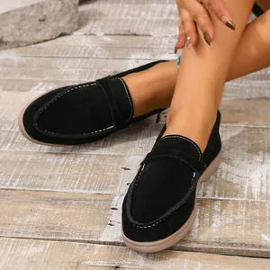 Elegante schwarze Wildleder-Loafer im britischen Stil mit bequemer weicher Sohle für Damen