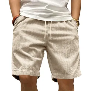 Detailopname van herenshorts van corduroy met trekkoord en textuurstof
