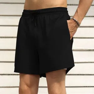 Detail van zwarte sneldrogende sportshort voor heren met binnenvoering.