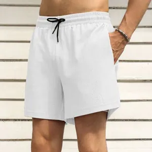 Detail van witte dubbellaagse herensportshorts met sneldrogende voering.