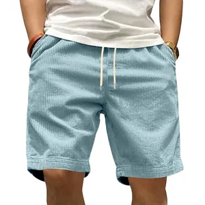 Detailweergave van de lichtblauwe corduroy strandshort voor heren met verstelbaar koord