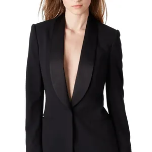 Elegante blazer da smoking nero con revers a scialle in raso e chiusura a bottone singolo