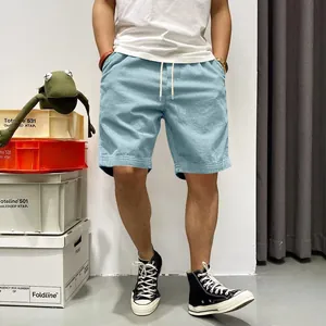 Lichtblauwe corduroy strandshort voor heren met een losse rechte pasvorm en trekkoord in taille