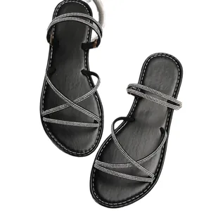 Elegante zwarte platte sandalen voor dames met sprankelende gekruiste strass-bandjes