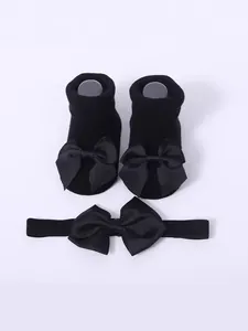 Elegantes calcetines negros para bebé con lazos grandes y diadema a juego para niñas