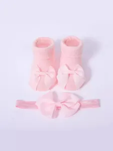 Adorable conjunto de calcetines de punto para bebé y diadema con lazo rosa a juego
