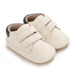 Baskets bébé crème souples avec talon noir et double bride velcro
