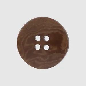 Bouton premium en corozo naturel à quatre trous avec texture bois brunie fine