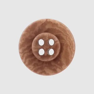 Botón natural de nuez de tagua marrón con cuatro agujeros y textura de mármol de lujo