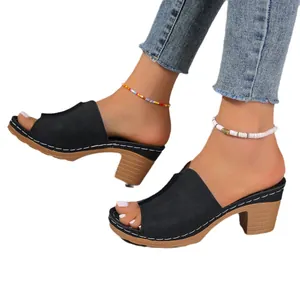 Modische schwarze Pantoletten für Damen mit Blockabsatz, Peep-Toe und weißen Ziernähten