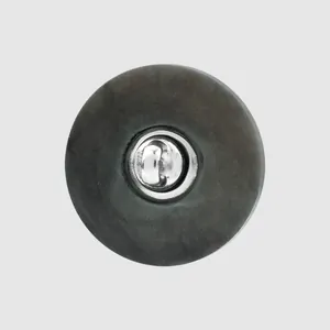 Bottone in tagua naturale grigio antracite per il design di abbigliamento di lusso ed elegante.