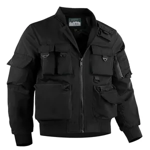 Schwarze Herren Techwear Bomberjacke mit vielen Taschen und elastischen Rippbündchen