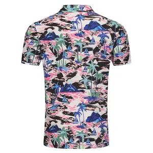Vista trasera de camisa hawaiana de playa para hombre con un vibrante estampado tropical chic.