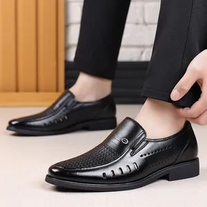 Mocasines clásicos de cuero negro calado transpirable para hombre, estilo informal de negocios
