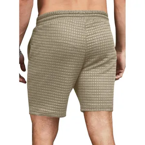 Detailansicht der Rückseite der khakifarbenen Waffelstrick-Casual-Shorts für Herren