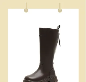 Détails de bottes hautes marron pour filles avec fermeture éclair et semelle épaisse en gomme.