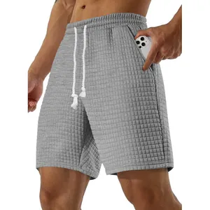 Detailaufnahme grauer Waffel-Shorts für Herren mit großer Handytasche an der Seite