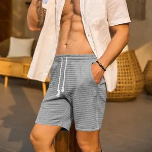 Detail der grauen Herren-Freizeitshorts mit kleiner Gitterstruktur und Kordelzug