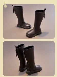 Belles bottes Martens montantes marron foncé pour enfants avec fermeture éclair dos.
