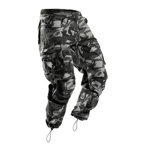 Vue détaillée du pantalon cargo homme camouflage gris avec ourlet à cordon et poches
