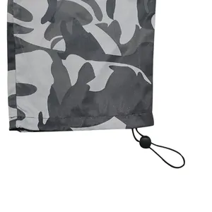 Détail du cordon de serrage ajustable sur le bas du pantalon cargo camouflage pour hommes