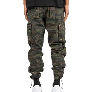 Vue arrière d'un pantalon cargo homme avec camouflage tigre et poches multiples.