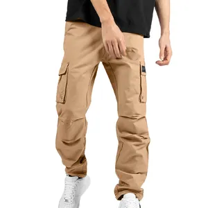 Vue du bas du corps d'un pantalon cargo kaki pour homme avec design multi-poches