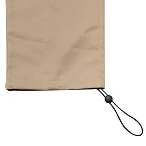 Vue détaillée de l'ourlet du pantalon cargo kaki avec cordon de serrage réglable
