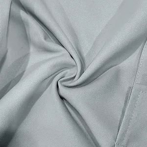 Gros plan sur la texture du tissu tissé gris pour le matériau des pantalons cargo