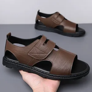 Sandales d'été en cuir marron respirantes et antidérapantes pour hommes, idéal pour la plage