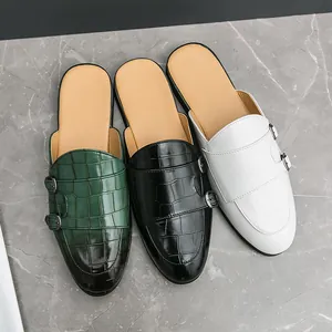 Mules pour hommes avec motif crocodile et double boucle en vert, noir et blanc