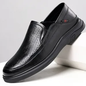 Scarpe Casual Business da Uomo in Pelle Traforata Traspirante Suola Morbida Mocassini Slip-on Scarpe da Guida Quotidiane