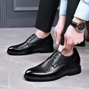 Scarpe eleganti da uomo in pelle nera testurizzata per abbigliamento formale business