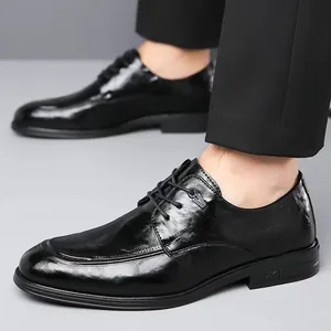 Scarpe stringate classiche da uomo in pelle nera per affari con suola morbida e lacci