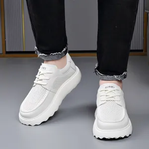 Zapatos casuales blancos transpirables para hombre con plataforma y diseño perforado