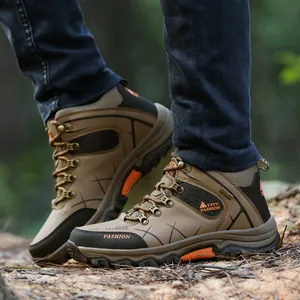 Botas de senderismo duraderas para hombre en color caqui, ideales para el aire libre