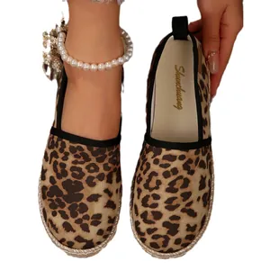 Modische Espadrilles mit Leopardenmuster für Damen mit flacher Sohle aus geflochtenem Stroh