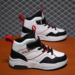 Sneakers alte per bambini in pelle bianca e nera, ideali per basket e tempo libero